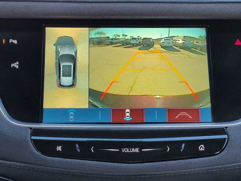 Used 2018 Cadillac XT5 Platinum w/ Driver Assist Package image 32