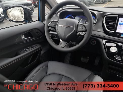 New 2026 Chrysler Pacifica Select w/ S Appearance Package FWD image 19