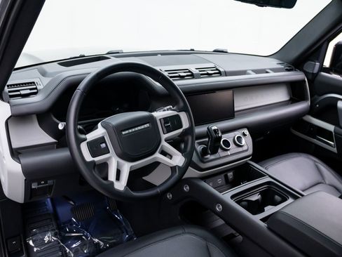 Used 2024 Land Rover Defender 90 X-Dynamic SE AWD/4WD image 9