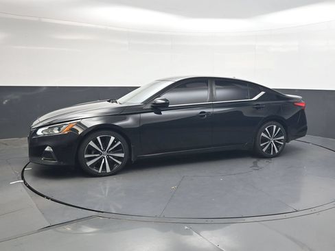 Used 2021 Nissan Altima 2.5 SR FWD image 11