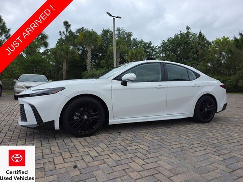 Certified 2025 Toyota Camry SE w/ Convenience Package image 3