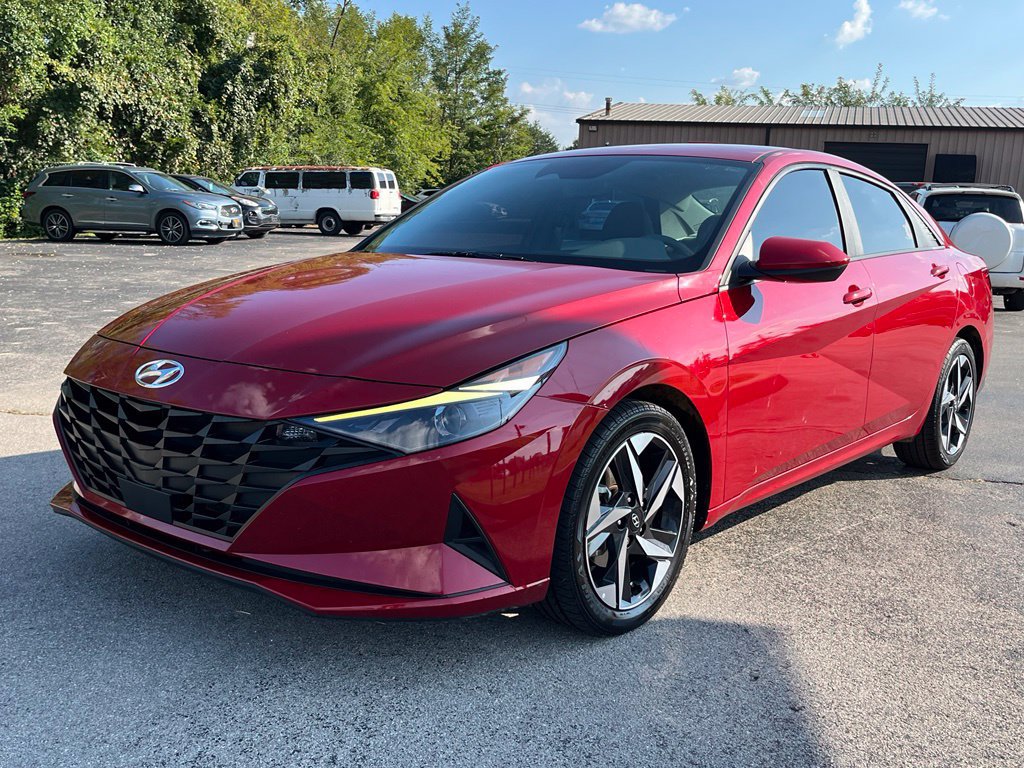 Used 2023 Hyundai Elantra SEL w/ Convenience Package FWD image 4