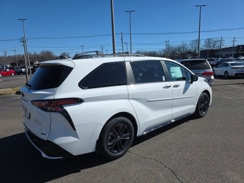 New 2026 Toyota Sienna XSE image 5