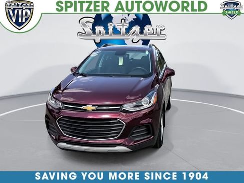 Used 2017 Chevrolet Trax LT w/ LT Convenience Package FWD image 3