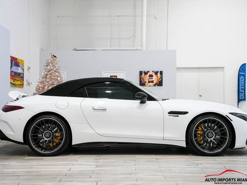 Used 2022 Mercedes-Benz SL 55 AMG 4MATIC w/ Driver Assistance Package image 26