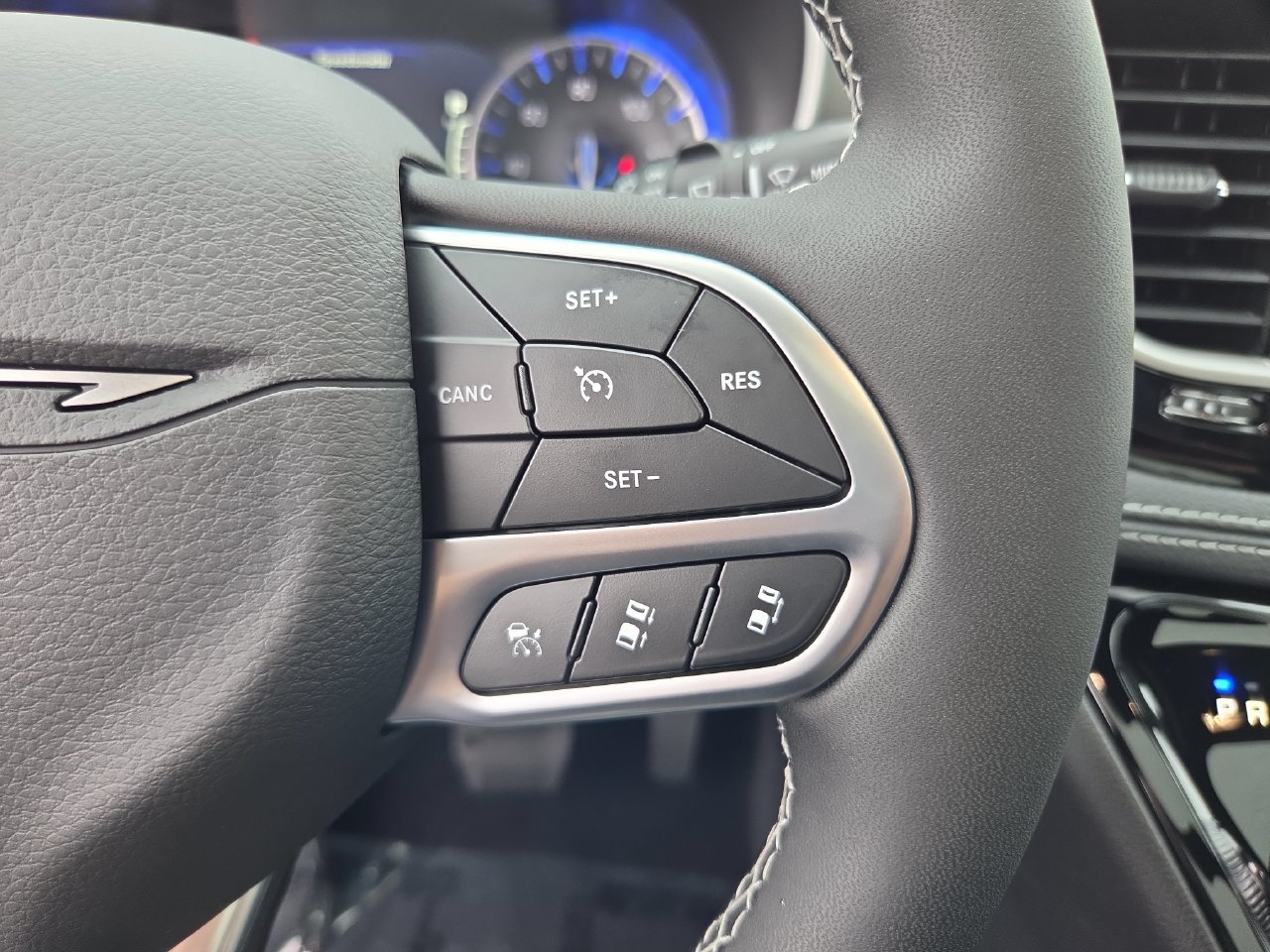 New 2027 Chrysler Pacifica Select w/ Family Tech Group FWD image 30