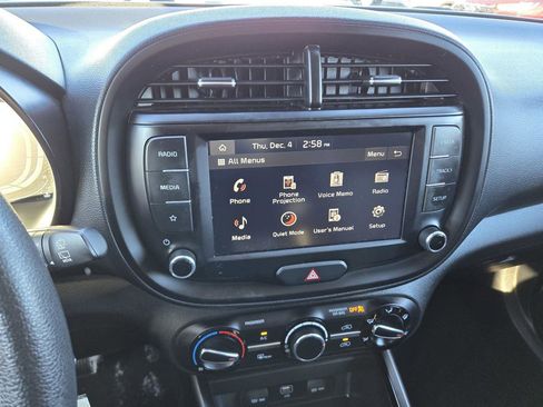 Used 2023 Kia Soul LX w/ LX Technology Package image 8