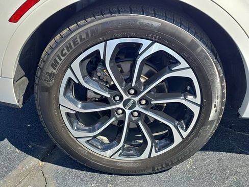 Used 2025 Lincoln Nautilus Reserve AWD/4WD image 32