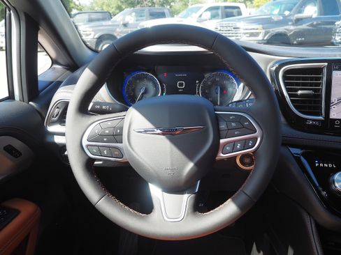 New 2026 Chrysler Pacifica Pinnacle image 27