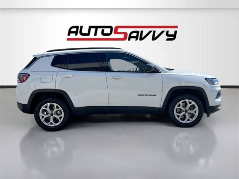 Used 2025 Jeep Compass Latitude image 8