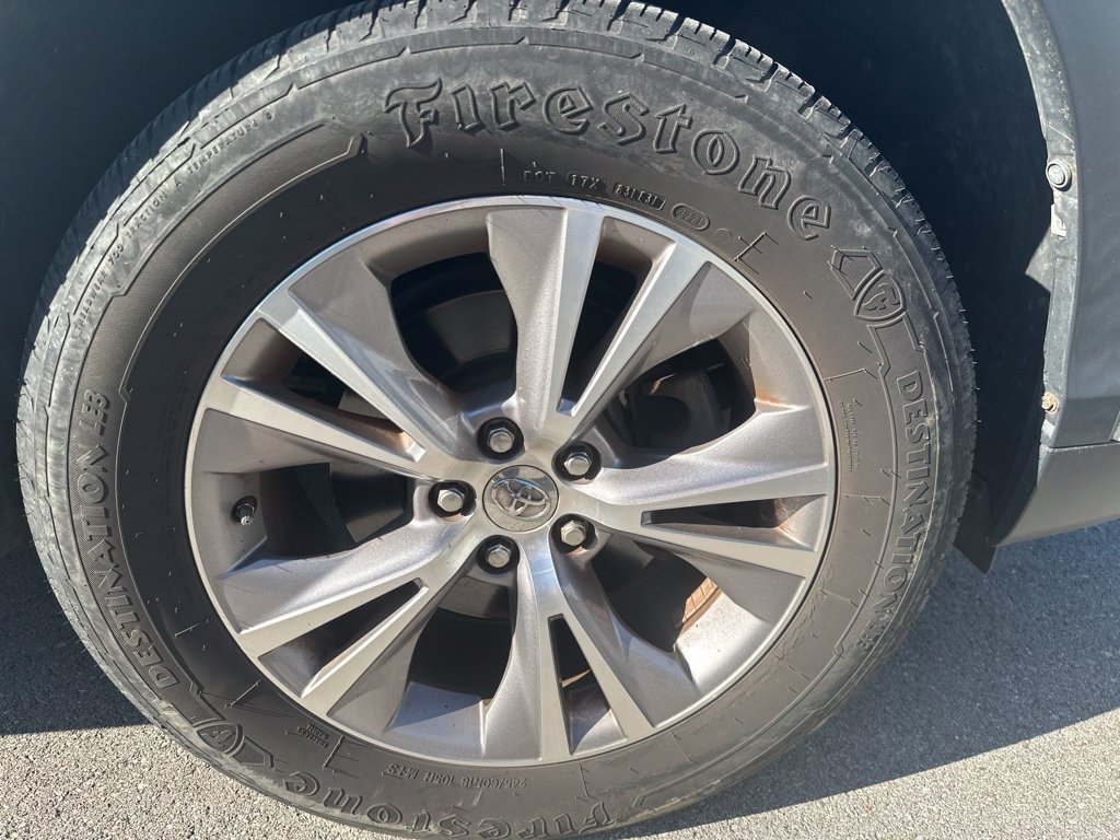 Used 2015 Toyota Highlander Plus FWD image 25