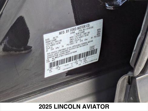 Used 2025 Lincoln Aviator Reserve w/ Luxury Package image 27