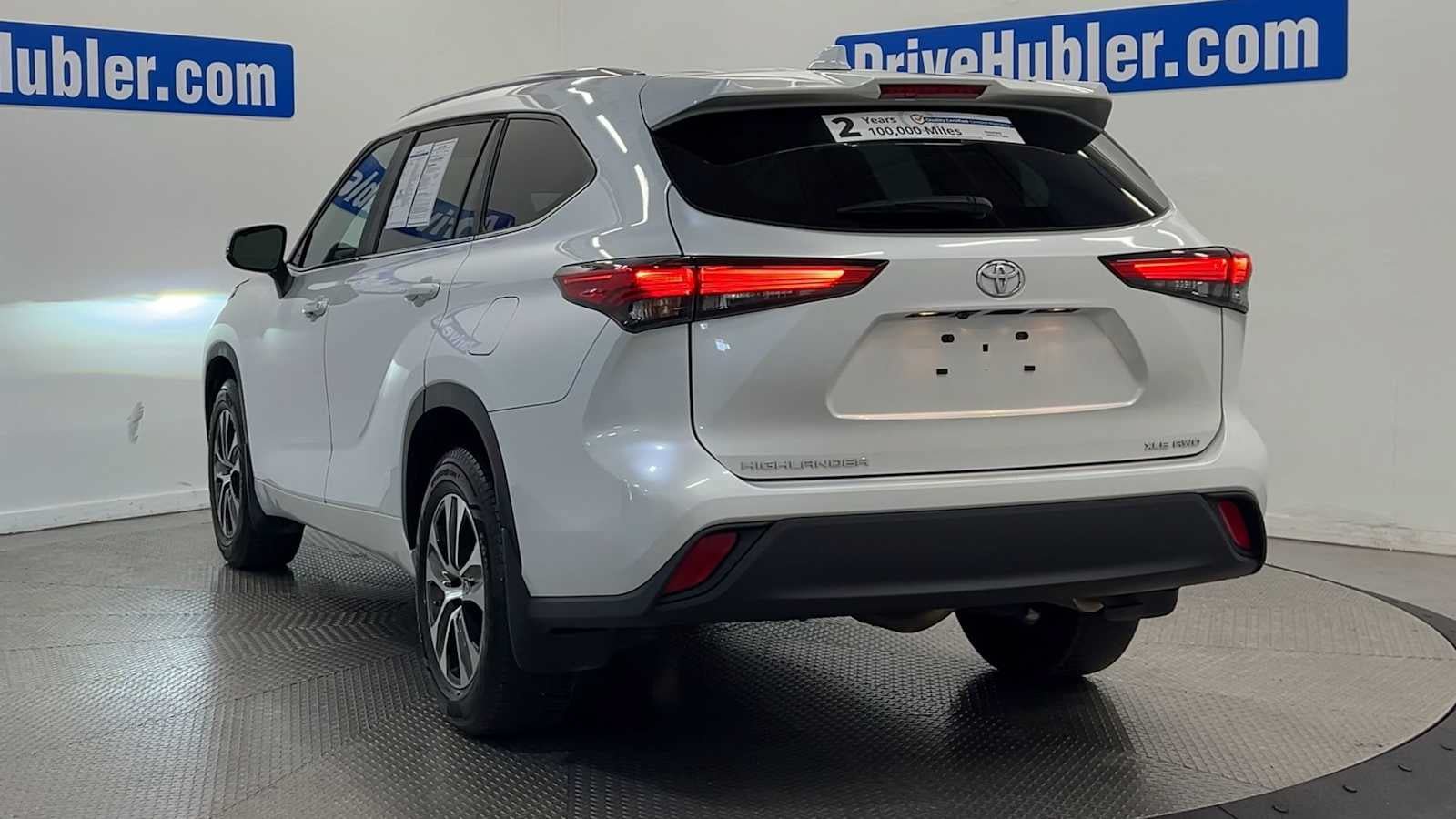 Used 2023 Toyota Highlander XLE AWD/4WD image 6