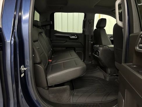 Used 2022 Chevrolet Silverado 1500 LTZ w/ LTZ Convenience Package II AWD/4WD image 11
