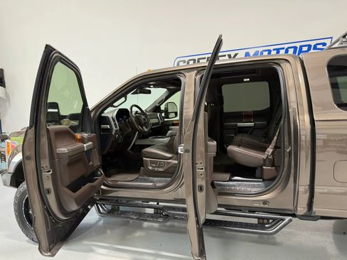 Used 2017 Ford F350 King Ranch w/ King Ranch Ultimate Package AWD/4WD image 14