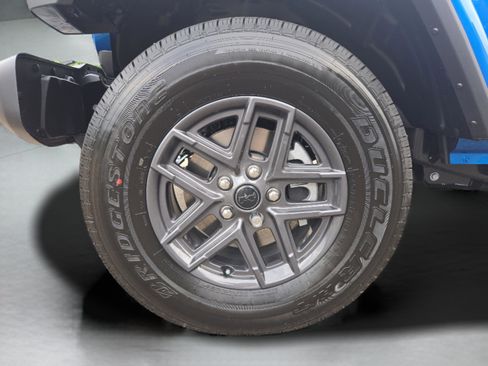 New 2025 Jeep Gladiator Sport image 10