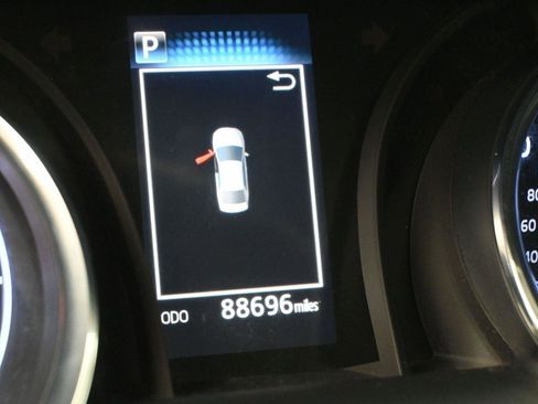 Used 2020 Toyota Camry SE FWD image 3