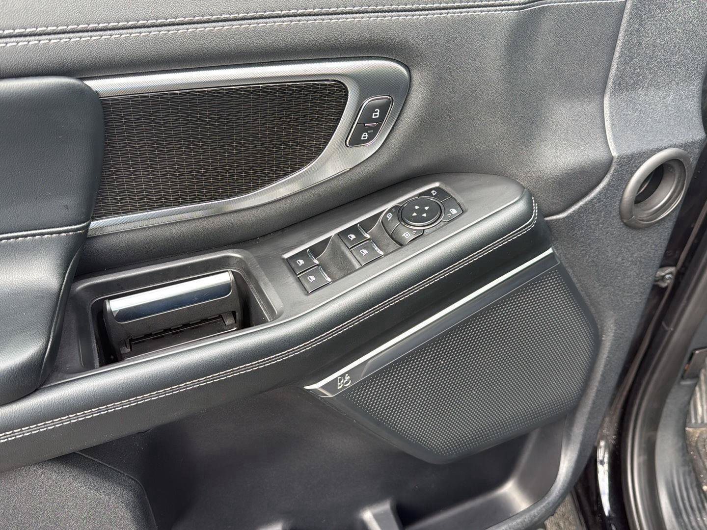 Used 2025 Ford Expedition Max Platinum w/ Stealth Appearance Package AWD/4WD image 13