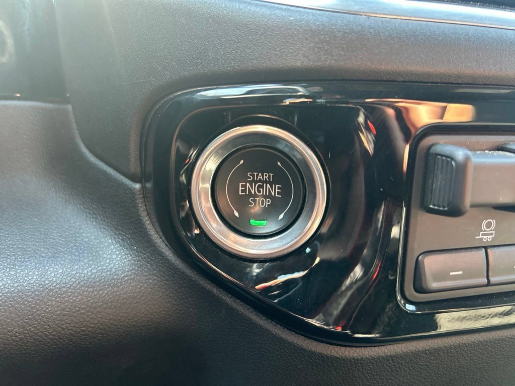 Used 2026 Chevrolet Silverado 1500 RST AWD/4WD image 34