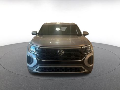 Used 2025 Volkswagen Atlas Cross Sport SE image 4