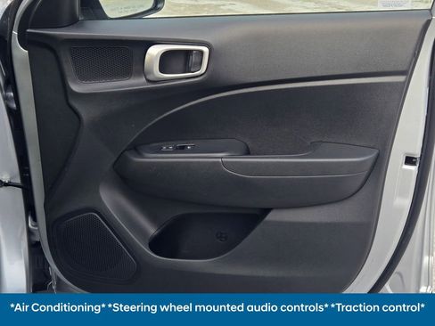 Certified 2022 Hyundai Venue SE image 7