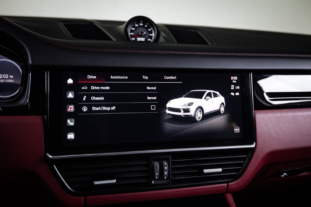 Certified 2023 Porsche Cayenne Coupe AWD/4WD image 17
