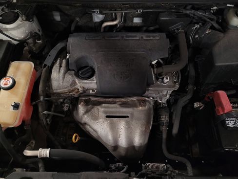Used 2018 Toyota RAV4 LE FWD image 30