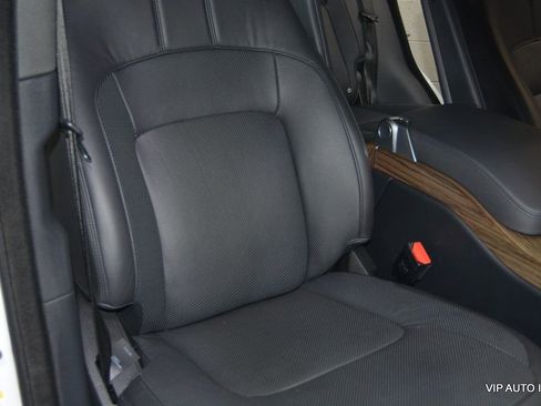 Used 2018 Land Rover Range Rover HSE image 18