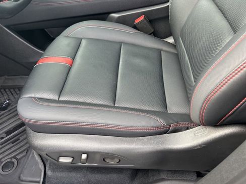 Used 2025 Chevrolet Traverse RS image 22