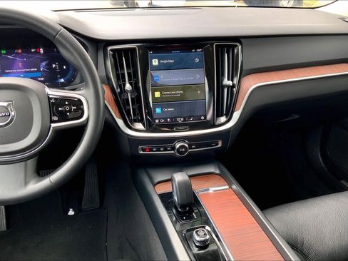 Used 2024 Volvo S60 B5 Plus image 6