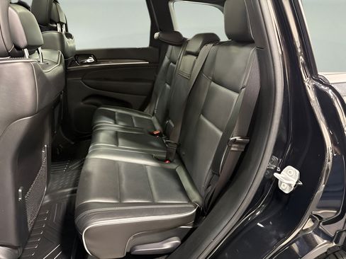 Used 2020 Jeep Grand Cherokee Overland AWD/4WD image 32