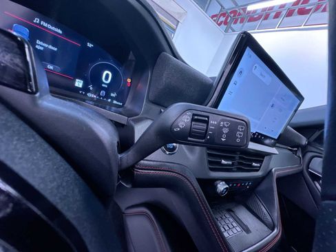 Used 2025 Ford Explorer ST image 11