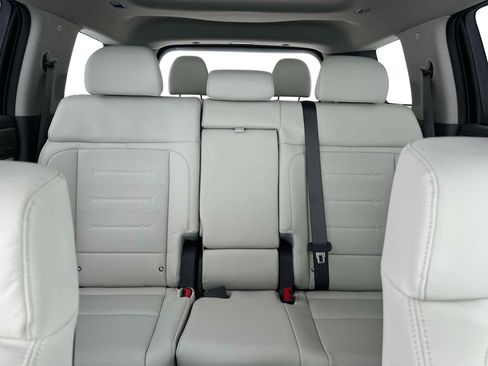 New 2025 Hyundai Santa Fe Limited AWD/4WD image 16