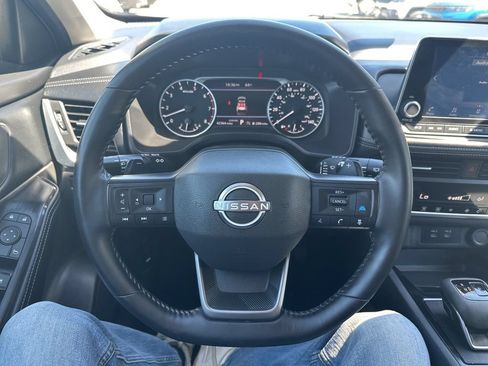 Used 2025 Nissan Rogue SV FWD image 30
