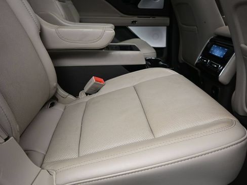 Used 2022 Lincoln Aviator Reserve w/ Equipment Group 201A RWD image 23