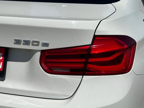 Used 2017 BMW 330e RWD image 13