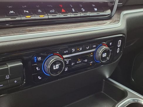 Used 2024 Chevrolet Silverado 1500 LTZ AWD/4WD image 9