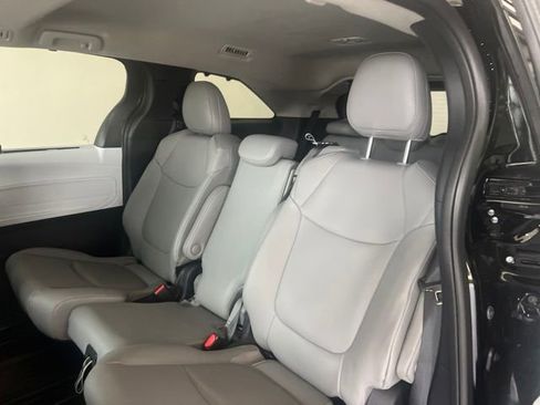 Used 2026 Toyota Sienna XLE FWD image 12