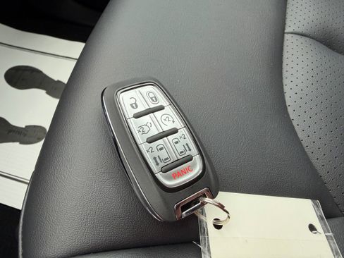 New 2026 Chrysler Pacifica Select image 29