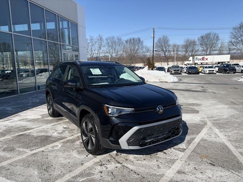 New 2026 Volkswagen Taos SE image 3