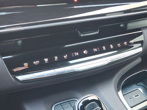 Used 2022 Cadillac Escalade ESV Sport Platinum w/ LPO, ONYX Package image 17