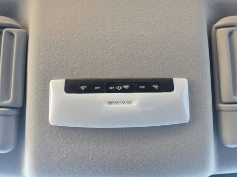 Used 2025 Nissan Versa SV w/ Trunk Package image 7