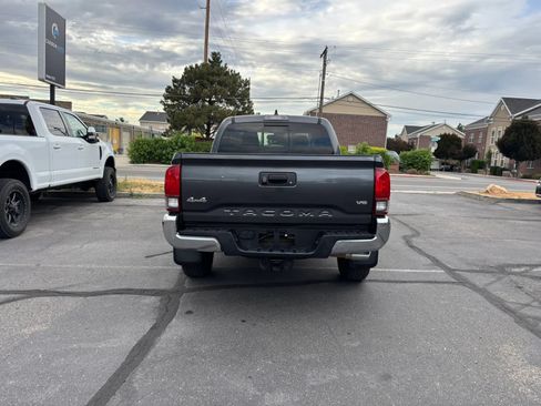 Used 2020 Toyota Tacoma SR5 AWD/4WD image 6