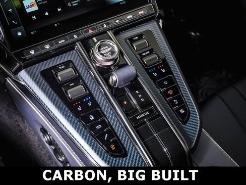 Used 2025 Aston Martin V8 Vantage Coupe image 28