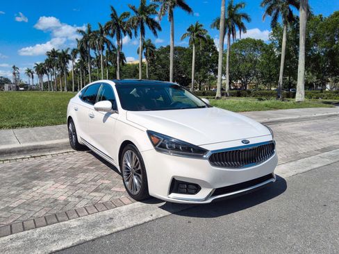 Used 2019 Kia Cadenza Limited FWD image 1