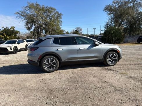 New 2026 Chevrolet Equinox EV LT image 17