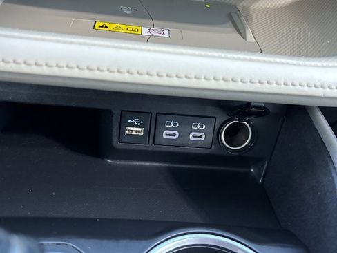 Used 2023 Toyota Highlander XLE image 42