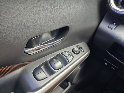 Used 2019 Nissan Kicks SR w/ Exterior Package image 22