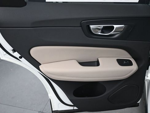 New 2026 Volvo XC60 B5 Plus w/ Protection Package Premier AWD/4WD image 19