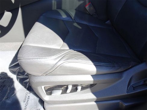 Used 2020 Cadillac Escalade Luxury image 10